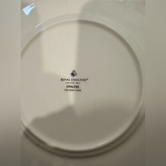 Royal Doulton Opalene Accent Plates , 9-Inch ( 2 plates) - Picture 5 of 9